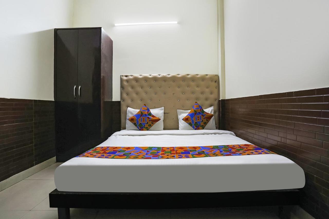 Fabhotel The Lazeez New Delhi Exterior photo